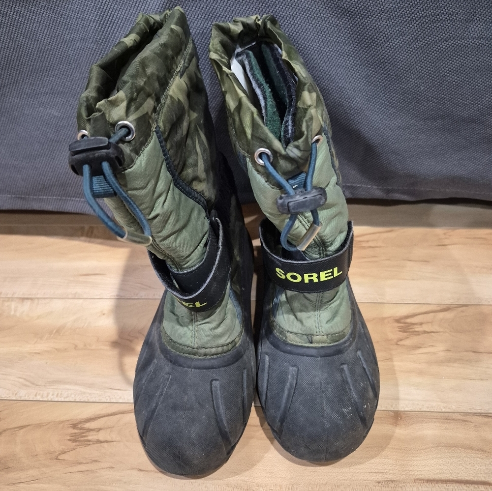 Sorel boys size 1 winter boots with removable liners - Picture 3 of 6